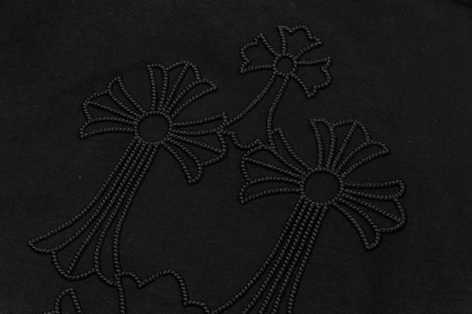 🅿️200 [CH Crow Heart] 2025FW short-sleeved T-shirt, arch bridge embroidery, high-end 26s double yarn 300g fabric, heavy fabric, custom stretcher rib, same cylinder and dye, complete three standards, same style for men and women, color: black, white, size: S M L XL 2XL